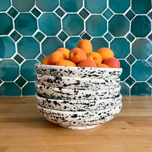 Laden Sie das Bild in den Galerie-Viewer, Gesprenkelte Pastateller