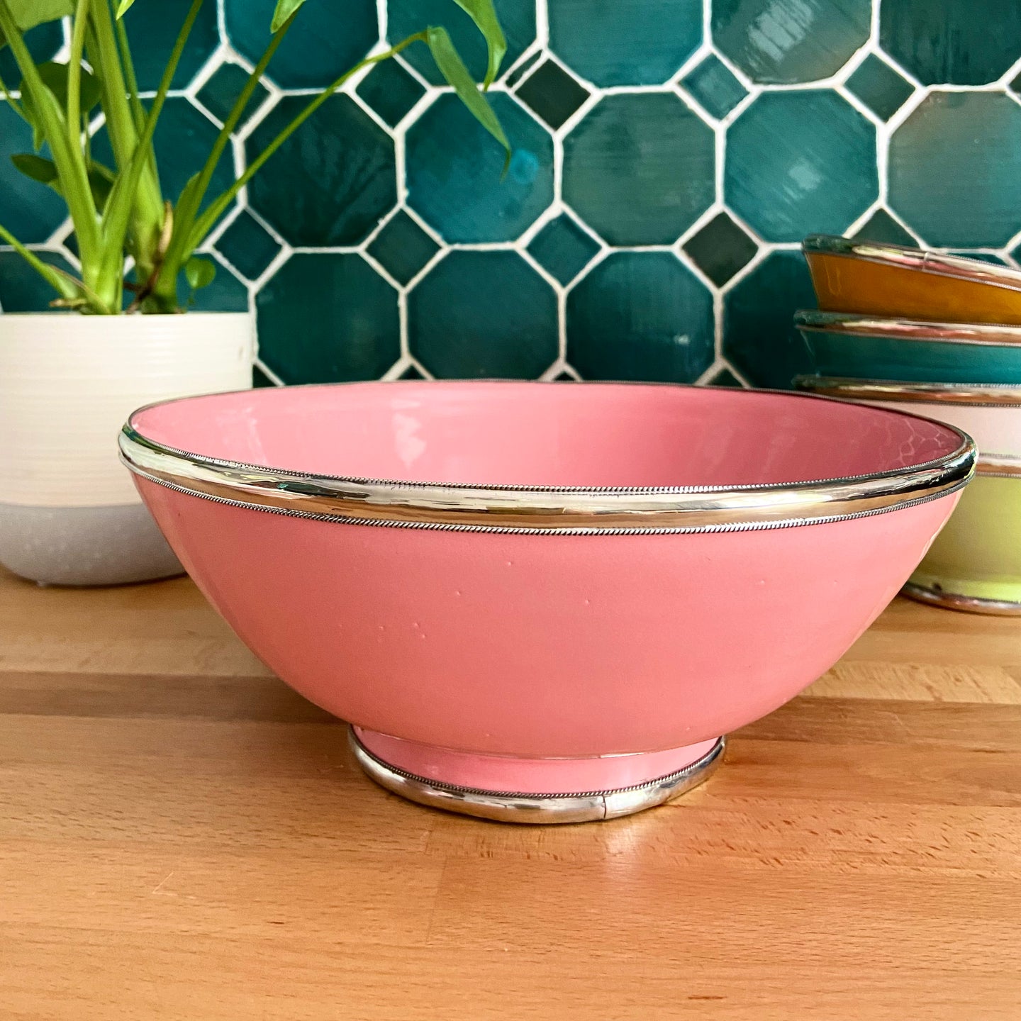 GROßE SERVIERSCHALE MIT SILBERRAND